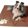 Dobar Große Kühlmatte für Hunde mit Pfoten Muster 99,5 x 70 cm Braun