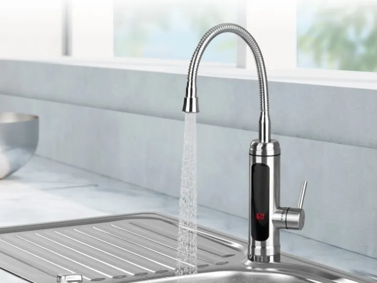 Maxxmee Warm und Kaltwasserarmatur mit integrierter Heizspirale Edelstahl 3600 W