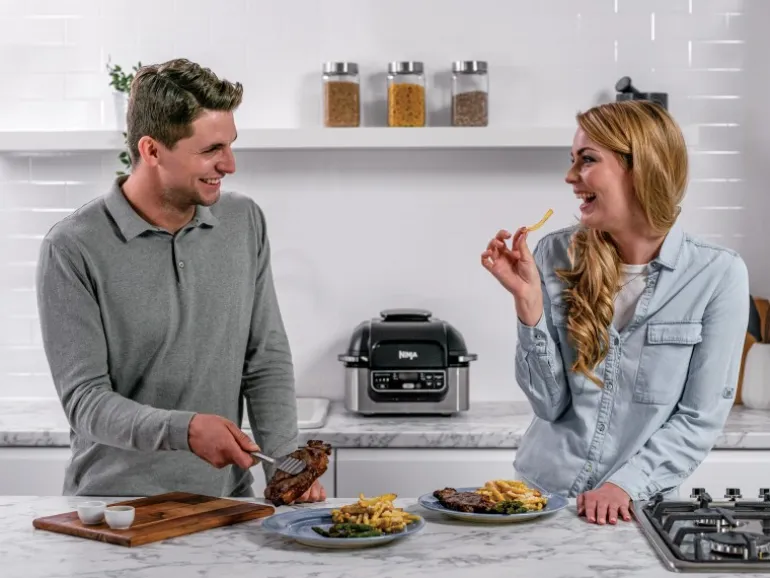 Ninja Grill und Heißluftfritteuse AG301EU Foodi Grau-Schwarz