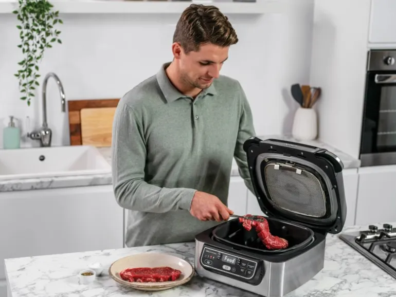 Ninja Grill und Heißluftfritteuse AG301EU Foodi Grau-Schwarz