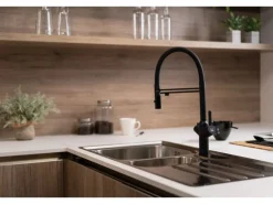 VIZIO 4 Wege Wasserhahn Küchenarmatur BOD mit 360° Schwenkbarem Auslauf Abnehmbare 2 Strahl Handbrause Schwarz Matt   Weiß