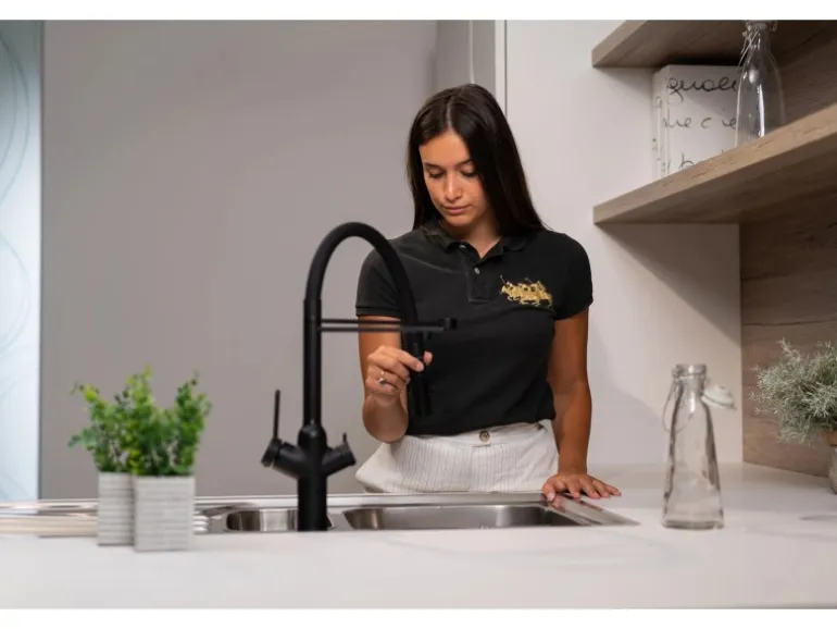 VIZIO 3 Wege Wasserhahn Küchenarmatur BOD mit 360° Schwenkbarem Auslauf Abnehmbare 2 Strahl Handbrause Schwarz Matt Schwarz