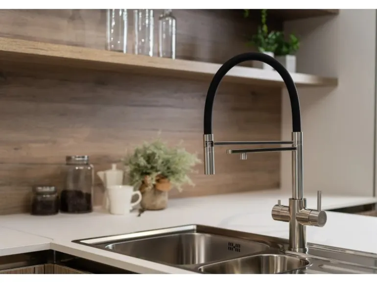 VIZIO 5 Wege Wasserhahn Küchenarmatur Edelstahl Massiv mit 360° Schwenkbarem Auslauf Abnehmbare 2 Strahl Handbrause Gebürstet Orange