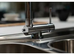 VIZIO Wasserhahn Vorfenster Küchenarmatur Umklappbar 45 CM mit 360° Schwenkbarem Auslauf Abnehmbare 2 Strahl Handbrause Verchromt Blau
